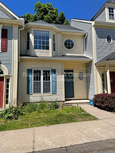 402 Cambridge Cmns Photo 1