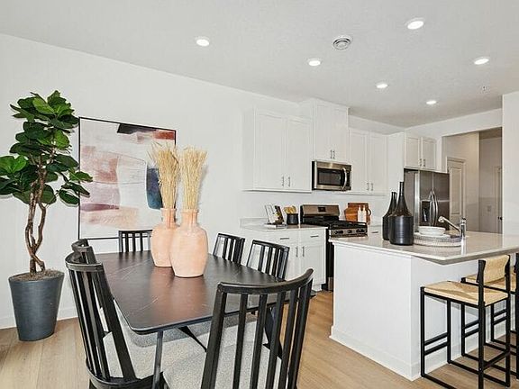 5th image of 1070 Anmeadle Row