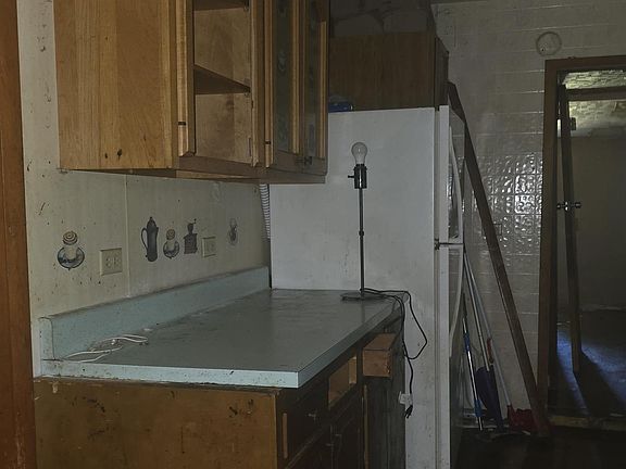 3rd image of 615 S Grove St