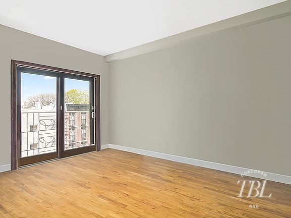 3rd image of 1012 47th Ave APT 2