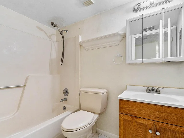 6736 Palmetto Cir S #105 — Photo 16