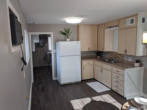 4th image of 9440 Dorothy Blvd