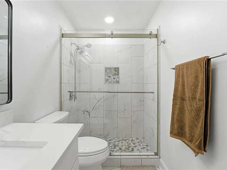 904 Wentworth Ct — Photo 21