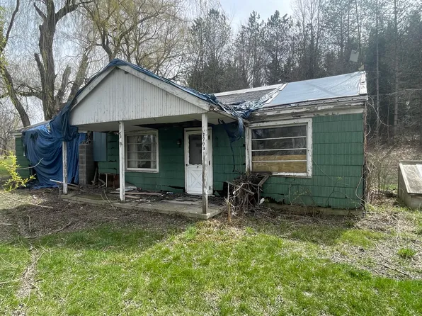 4704 Riverside Dr, Lyons, MI 48851