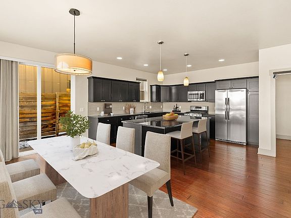 3rd image of 876 Rosa Way