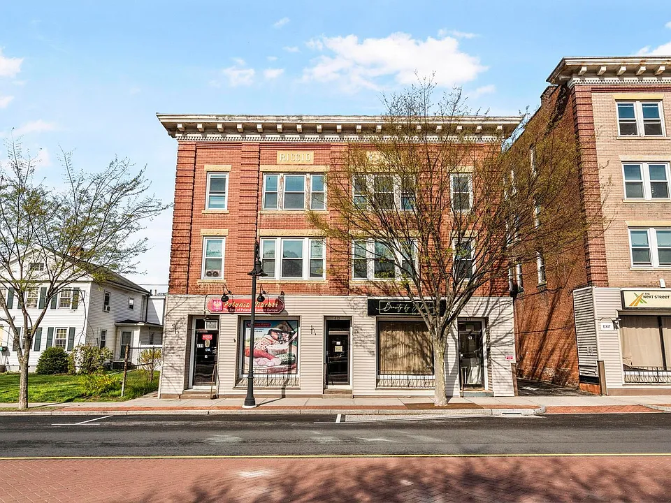 411-431 N Main St #24