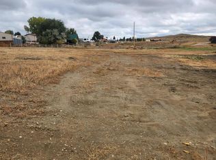 4 Chickasaw Dr, Newcastle, WY 82701