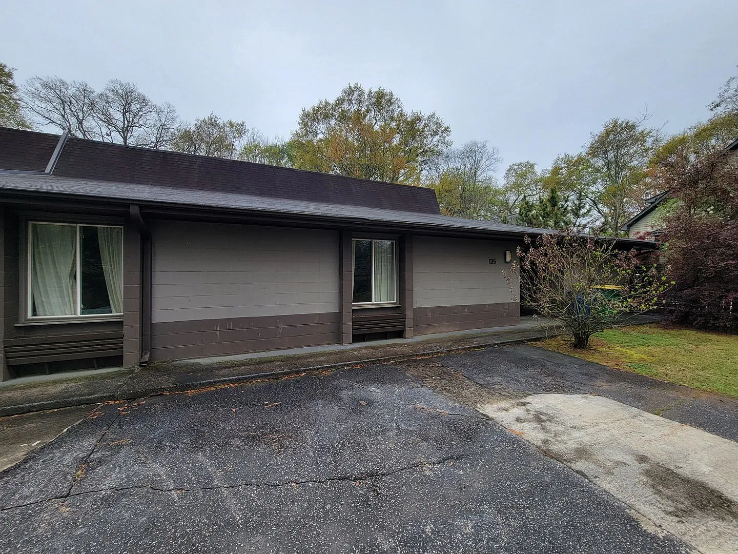 Spacious and newly renovated 3 bed 2 bath on Boulevard! — Photo 2