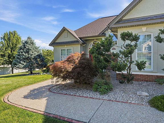 5th image of 303 Stephen Rd