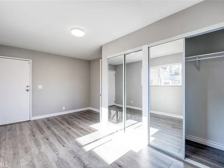 337 W 10th St — Photo 16