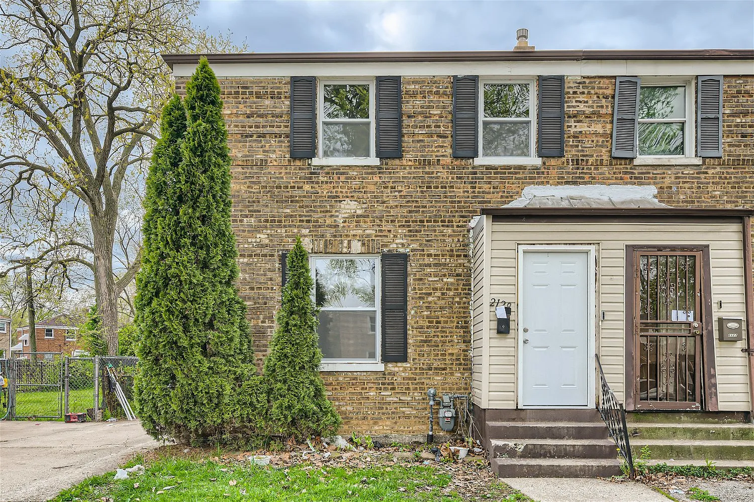 2129 E 98th St photo 1