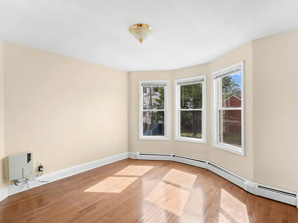 166 Highland Ave #4