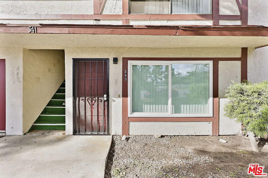3 bed, 2.0 bath, 1208 sqft, $2,850 — Photo 3