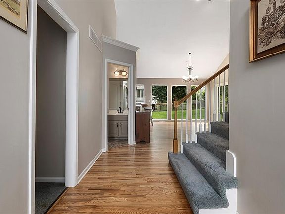 3rd image of 756 Herrman Ct