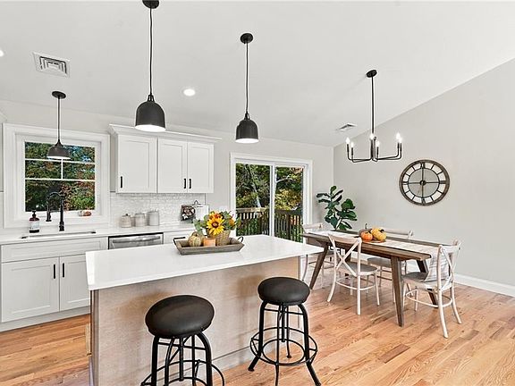 4th image of 5 Anthony Dr