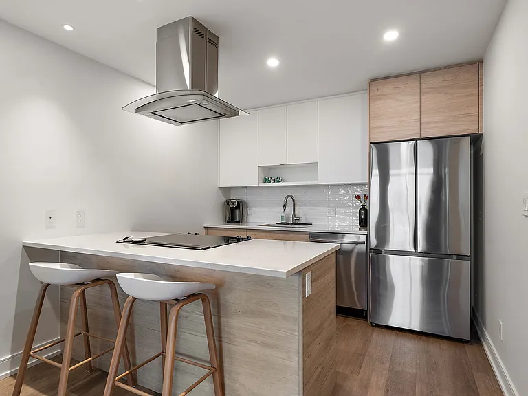 1628 Store St #807 — Photo 3