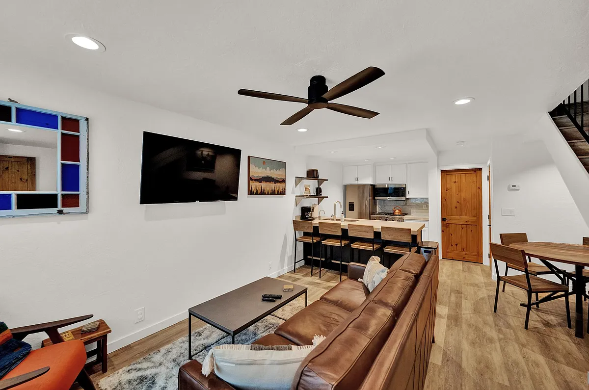 Building Photo - 1438 Park Ave #7