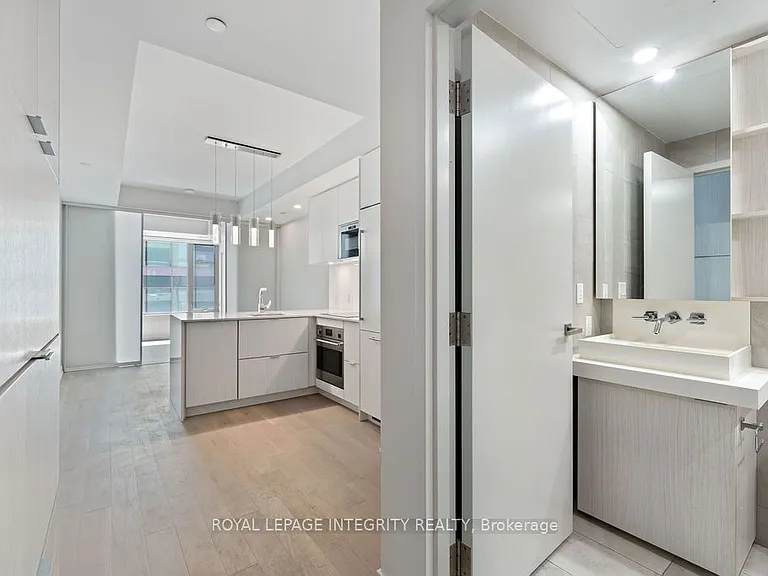 101 Queen St #802 — Photo 6