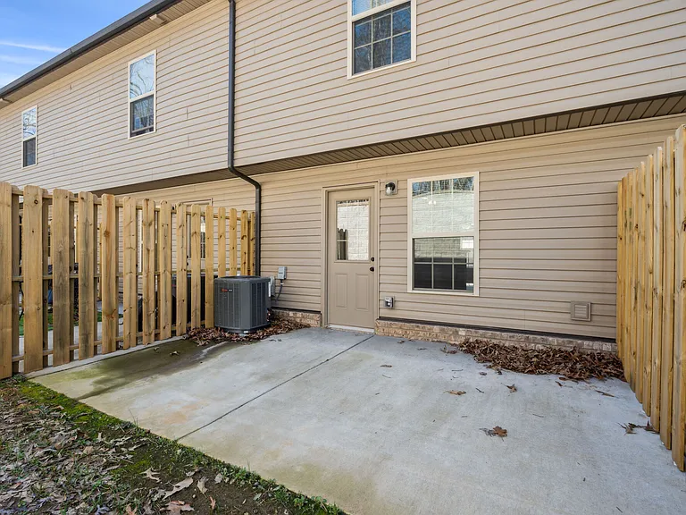 Center Pointe Townhomes — Photo 38