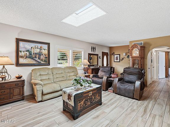 5th image of 636 N Paseo Rico
