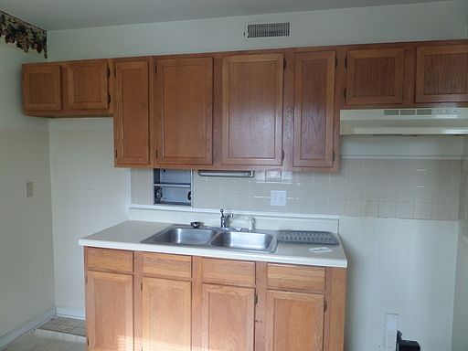 5th image of 5217 Dorshire Dr APT 19