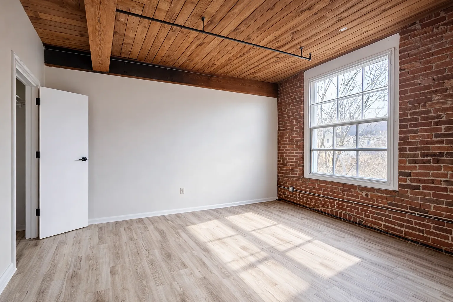 1 bed, 600 sqft, $1,500 — Photo 2