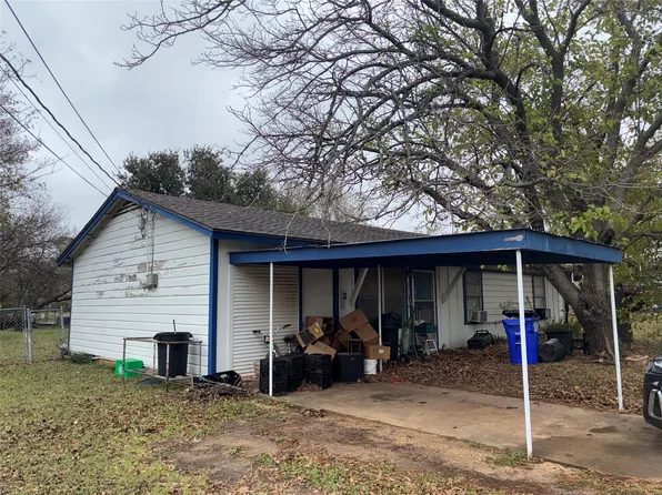 373 Shoreline Dr N, Azle, TX 76020