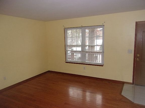 2nd image of 1395 Muskingum Dr