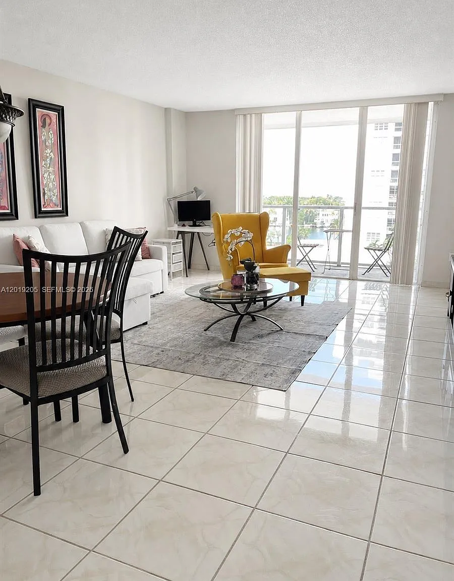 Arlen Beach Condo — Photo 1