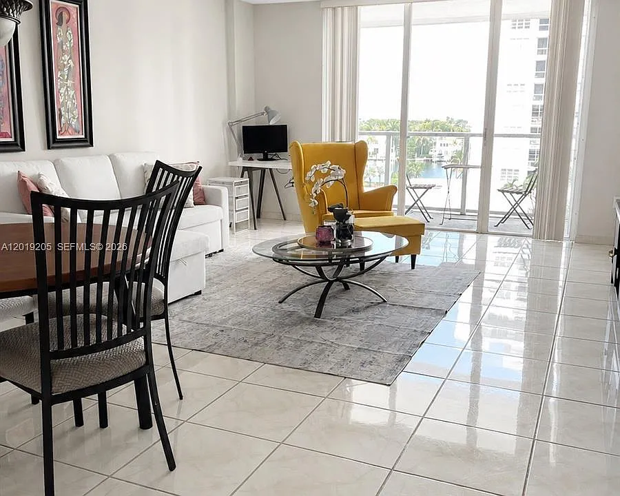 5701 Collins Ave #511