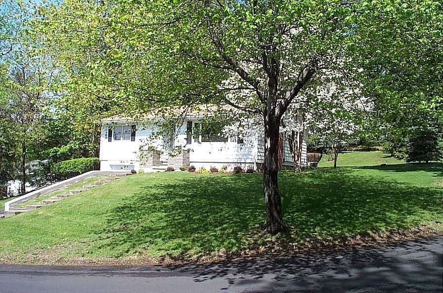 1st image of 5 Oakcrest Dr