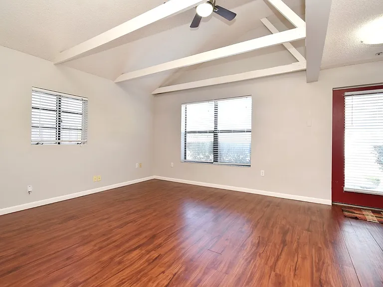 1222 Illinois St — Photo 4