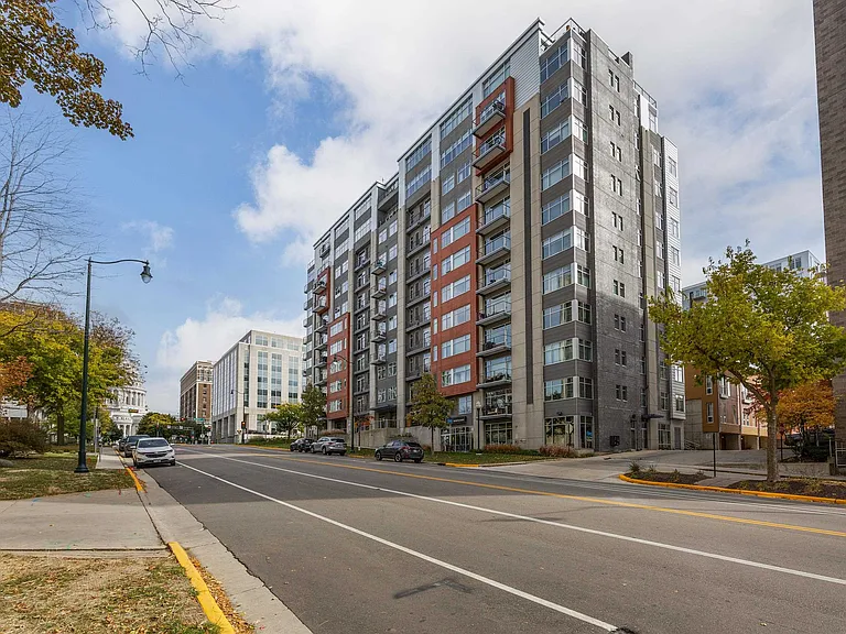 309 W Washington Ave — Photo 3