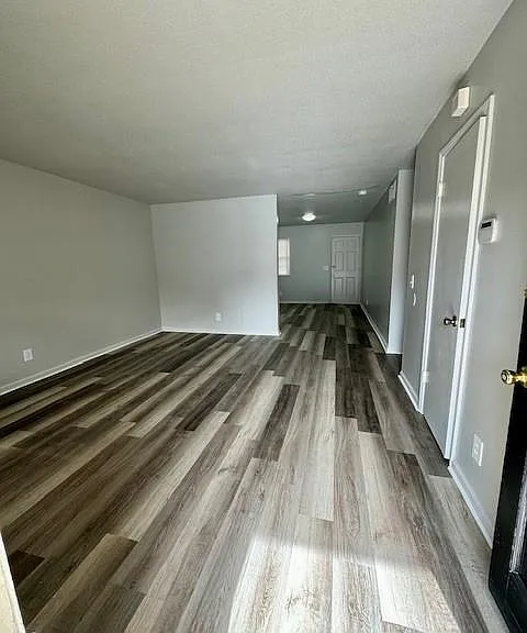 925 Delmonte Dr — Photo 3