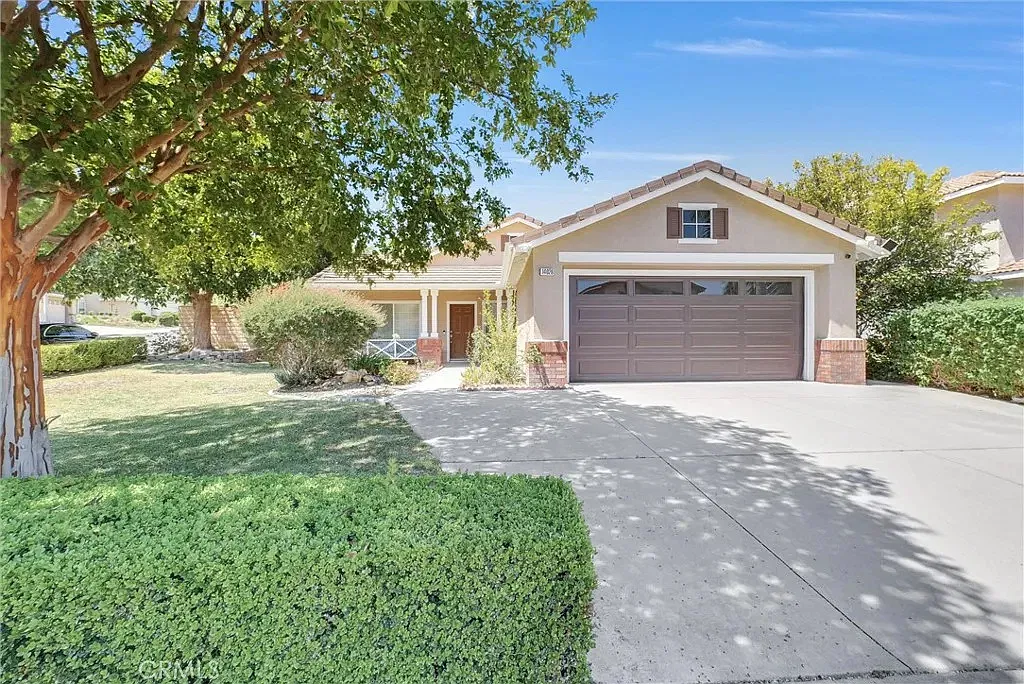4 bed, 2411 sqft, $4,900 — Photo 1
