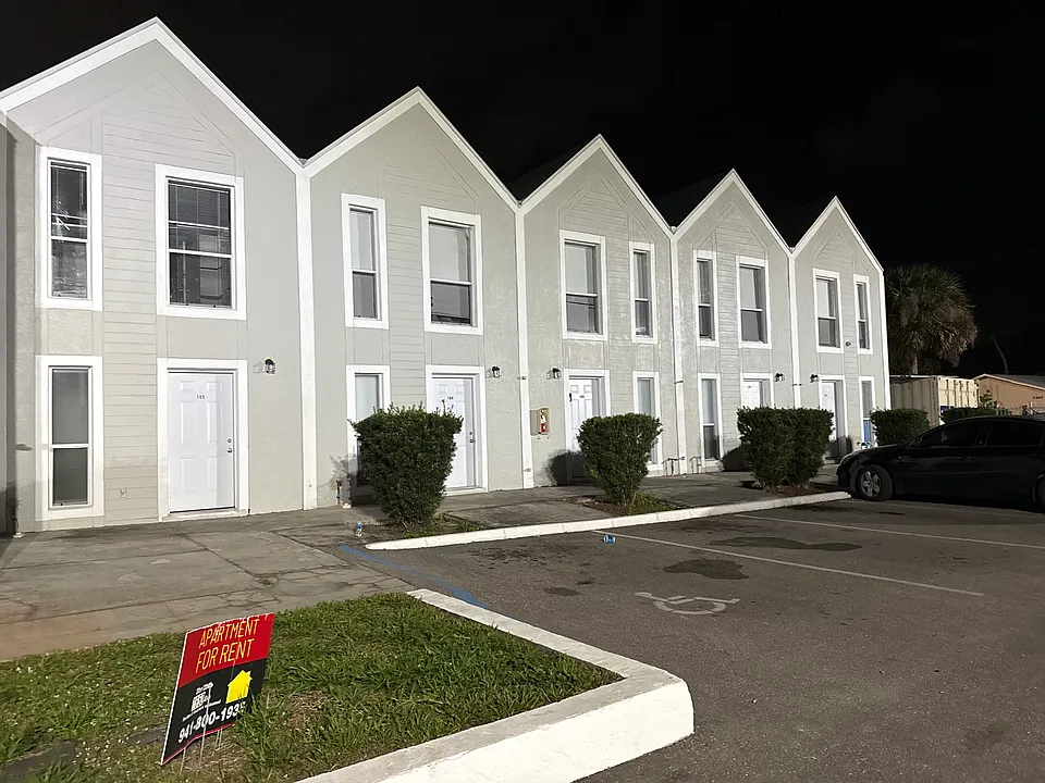 4280 Desoto Ave