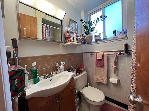 2nd image of 711 E Kingsley St APT 2