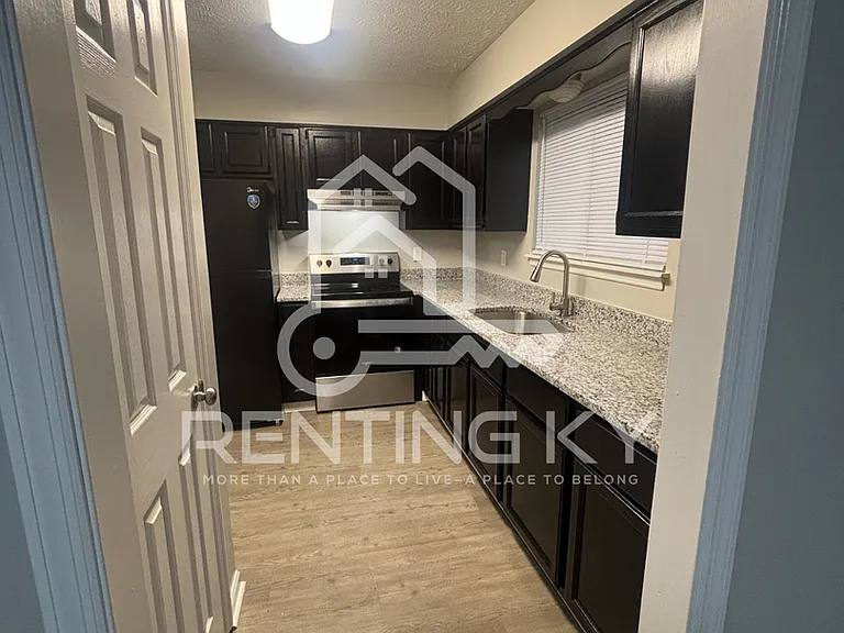 120-122 Nave Pl — Photo 6