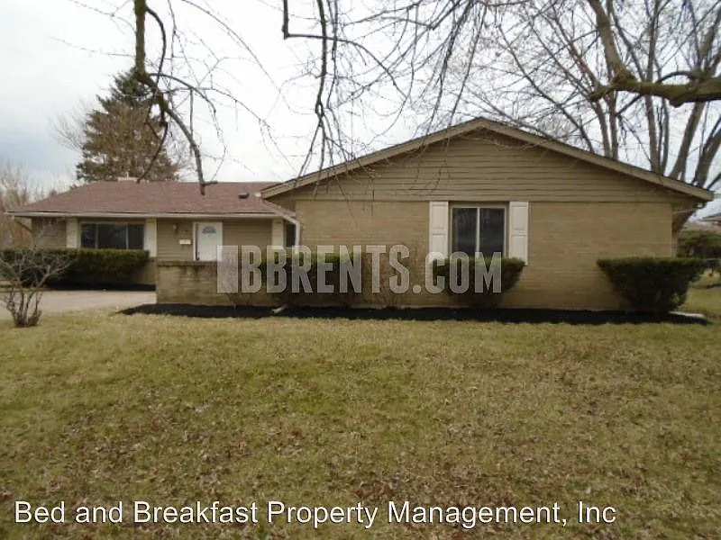5261 Bromwick Dr photo 1