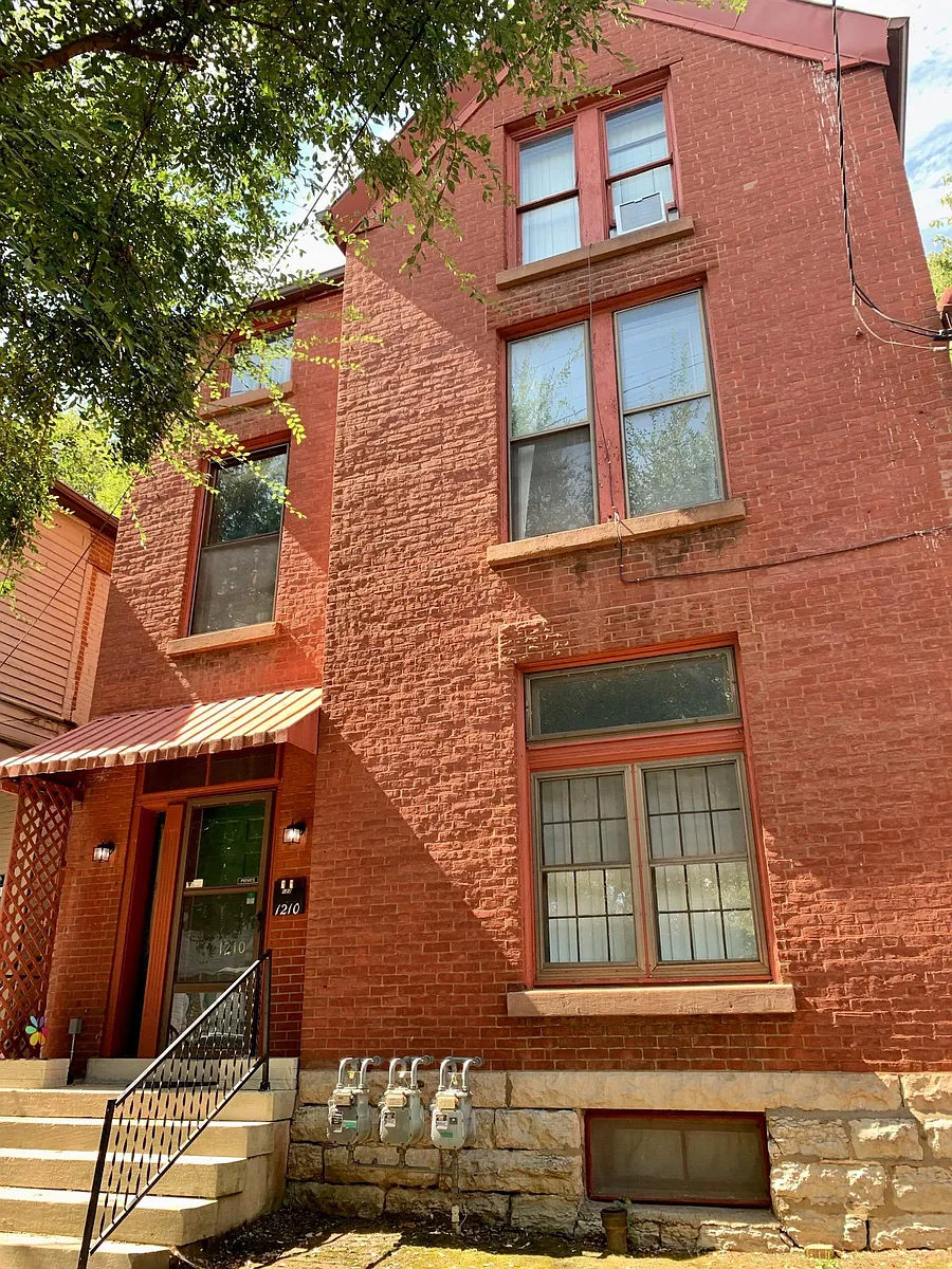 Building Photo - 1210 S Floyd St #3