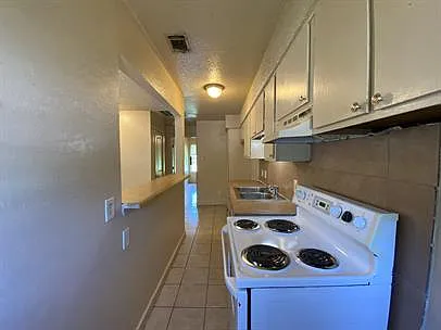 4004 Fair Park Blvd — Photo 7