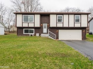 1105 Hilltop Blvd, McHenry, IL 60050