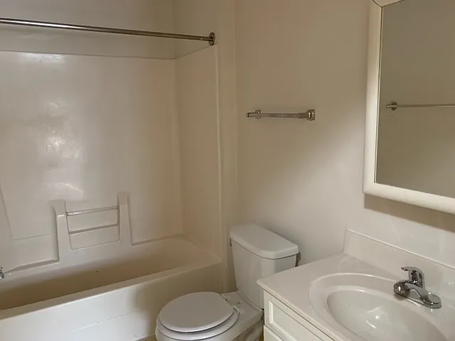 Skyview Apartments — Photo 7