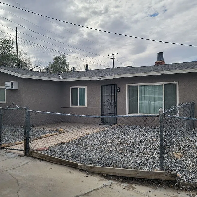 2 bed, 1.0 bath, 962 sqft, $1,800 — Photo 1