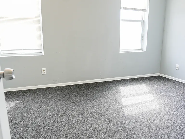 Ravenwood Ave — Photo 12