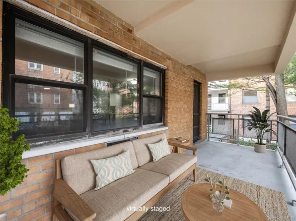 25 Park Place #2C, Great Neck, NY 11021