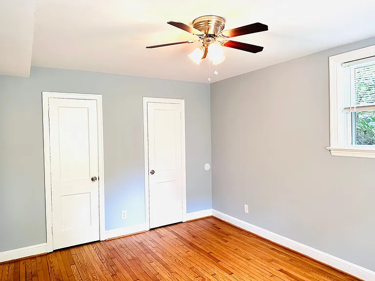 907 Hudson Ave — Photo 3