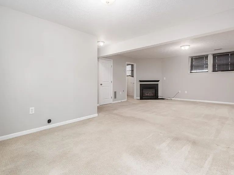 6342 Downwing Ln — Photo 32