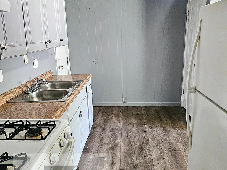 10728 Spring Garden Dr — Photo 8