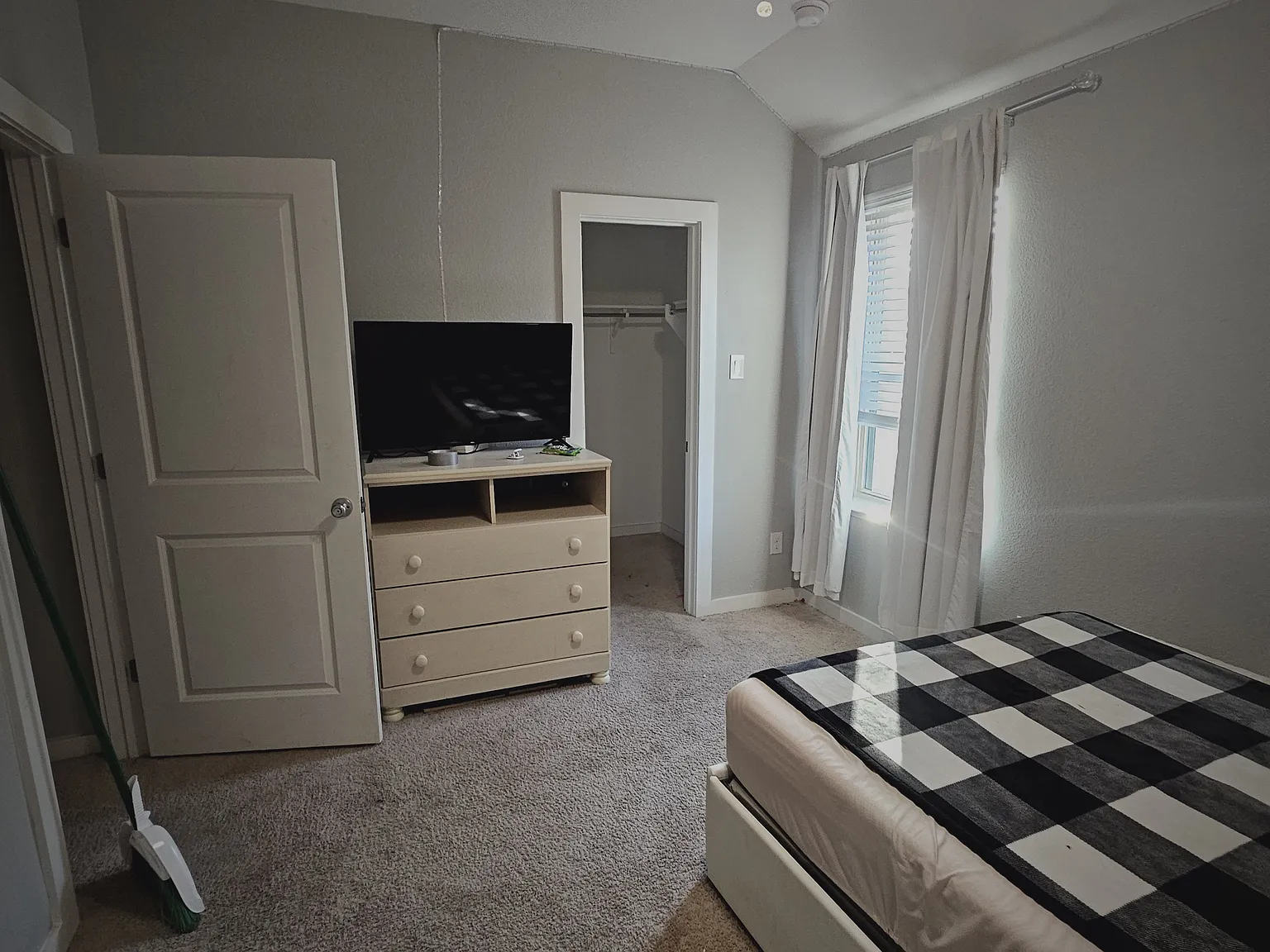 1 bed, $700 — Photo 3